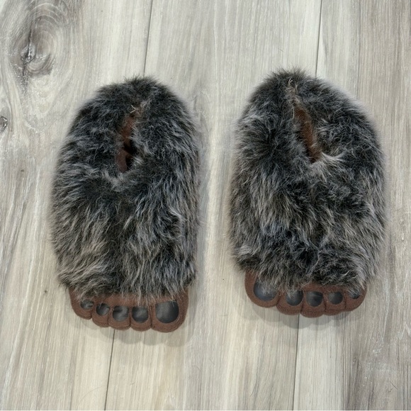 Furry Monster / Bear / Caveman Slippers Youth SZ 13-1 | EUC - Picture 1 of 3